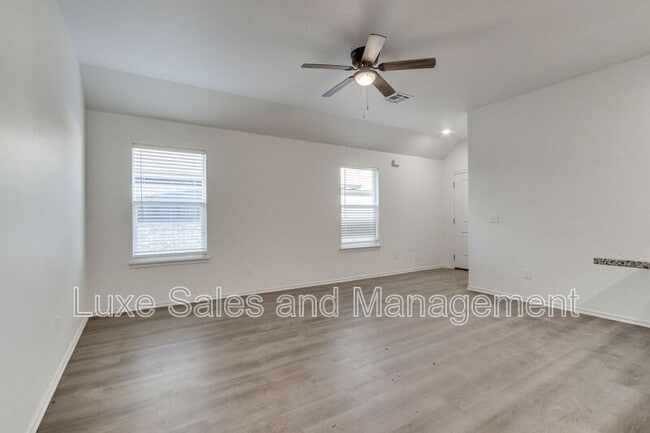 Building Photo - 11613 Mackenzie Wy