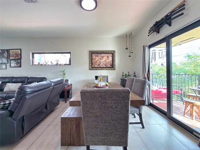 Building Photo - 1053 SW 29th Ct