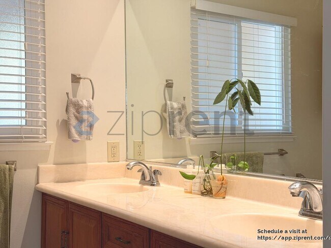 Building Photo - 500 Malaga Way