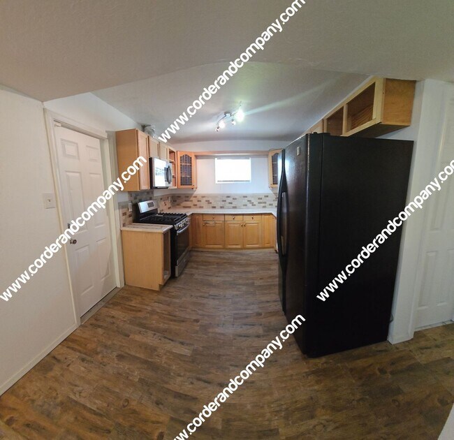 Building Photo - Nice 3 Bedroom, 2 Bathroom and 1,120 Sq Ft...