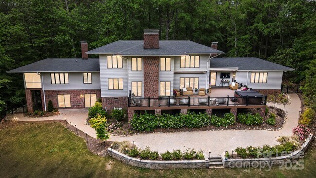Building Photo - 115 Forest Cliff Ct NE