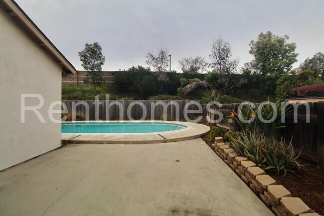 Building Photo - 1553 Palomar Dr
