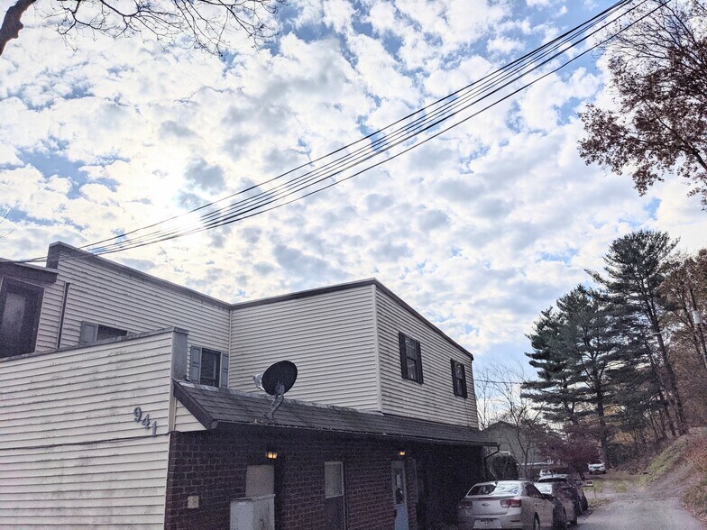 Building Photo - 941 Port Carbon St