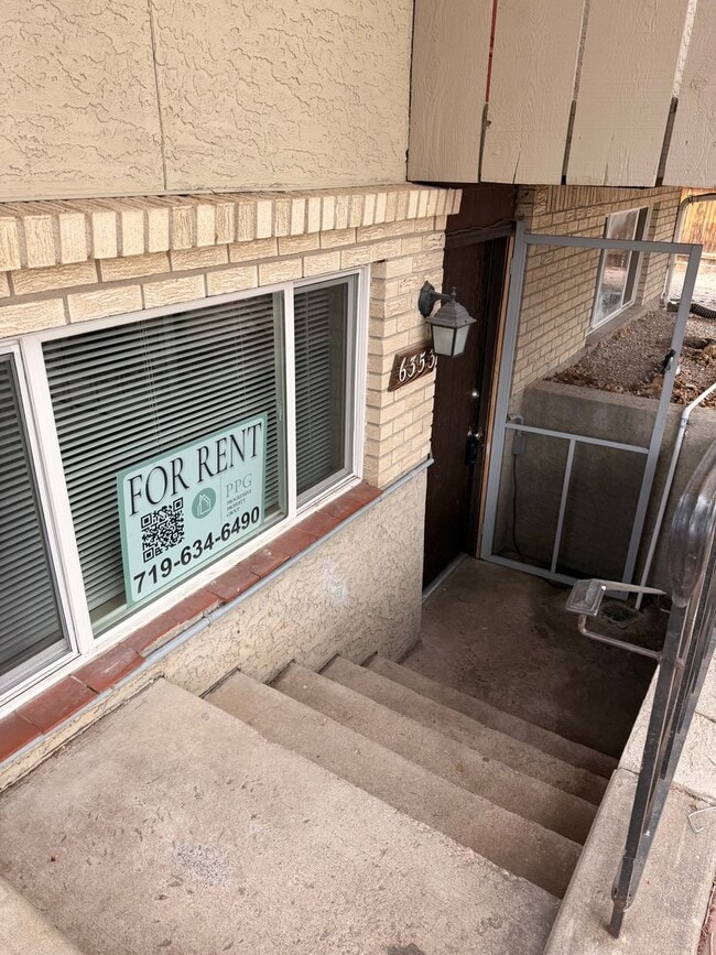 Building Photo - 6353 Chippewa Rd