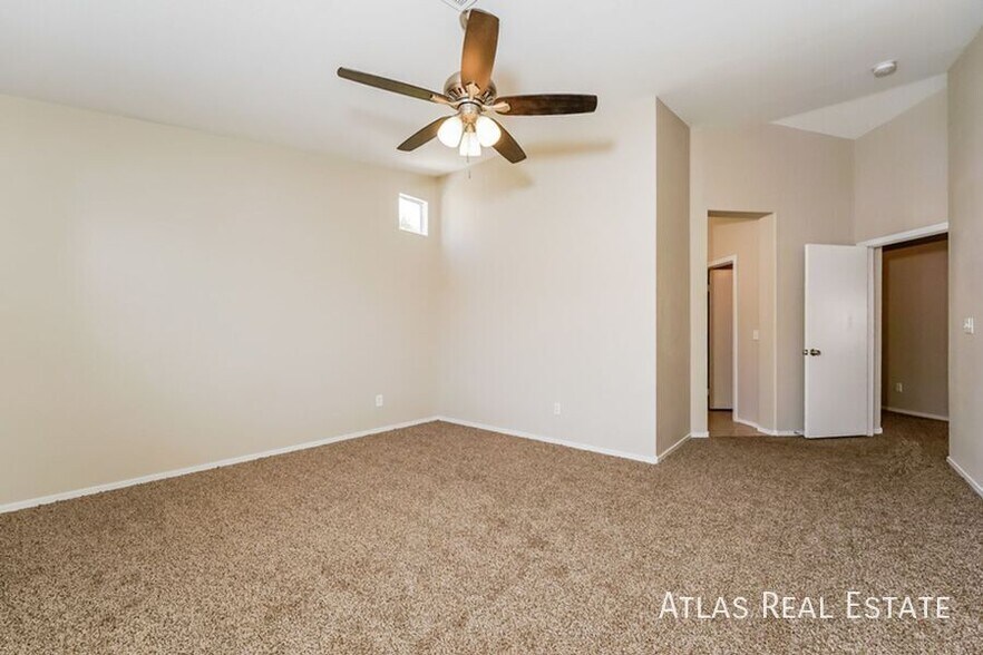 Building Photo - 617 Lava Beds Way
