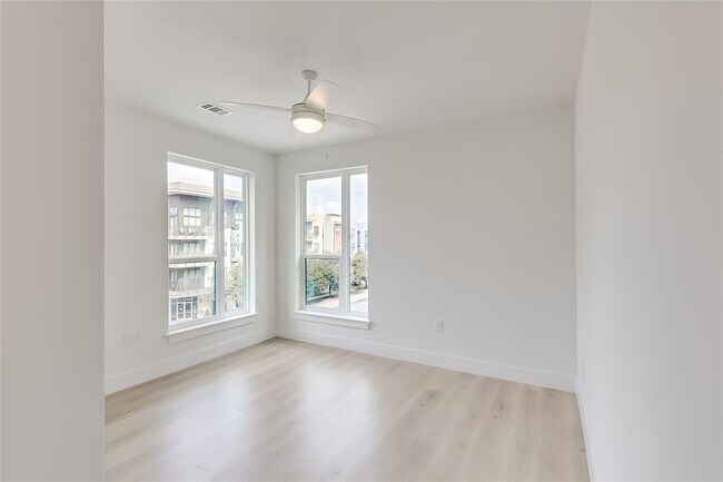 Building Photo - 1701 Simond Ave Ave