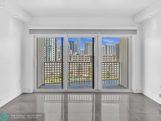 Building Photo - 300 Bayview Dr
