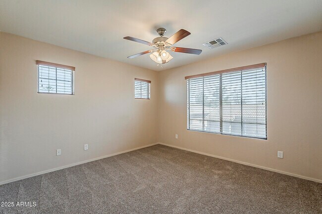 Building Photo - 519 E Rainbow Dr