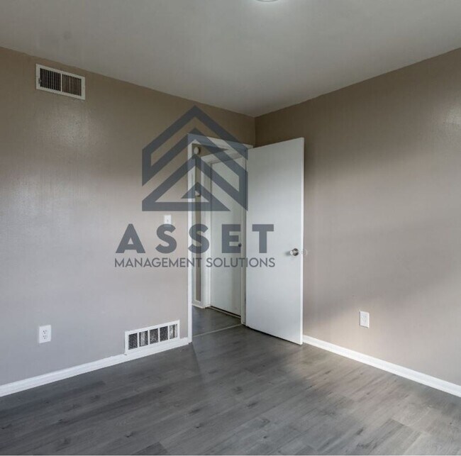 Building Photo - 4-Bedroom Available for Rent to Own & Lease!!