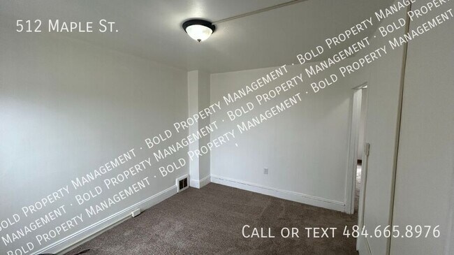 Building Photo - 512 Maple St