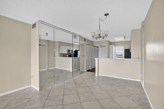 Building Photo - 2236 N Cypress Bend Dr