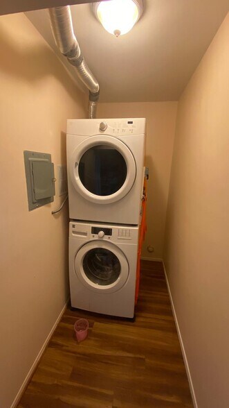 Building Photo - 30535 W 14 Mile Rd