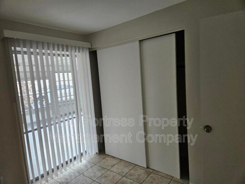 Building Photo - 1635 Newport Ct