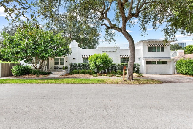 Building Photo - 615 SE 11th Ave