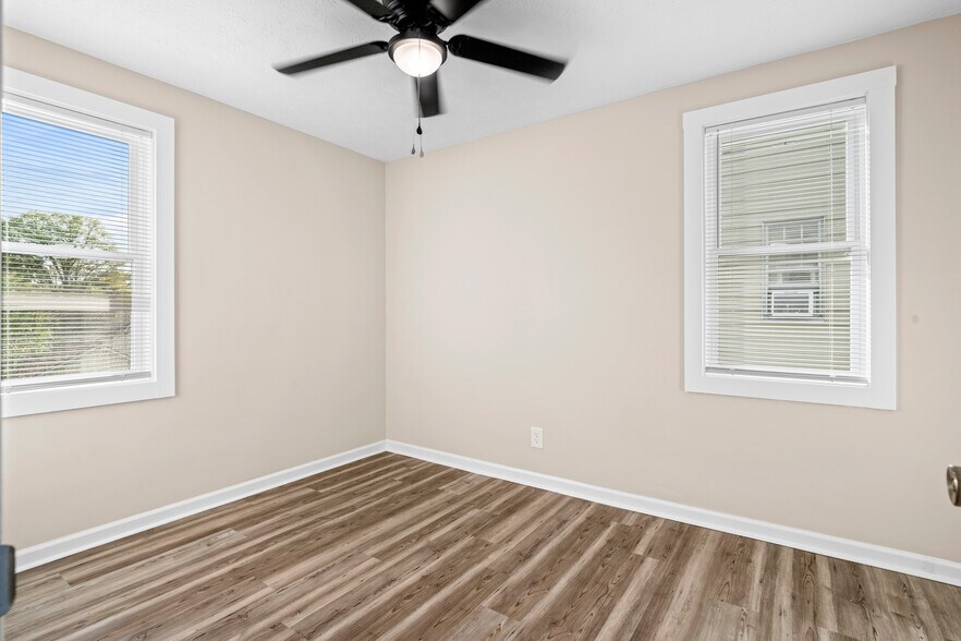 Building Photo - 1747 E Frankfort St