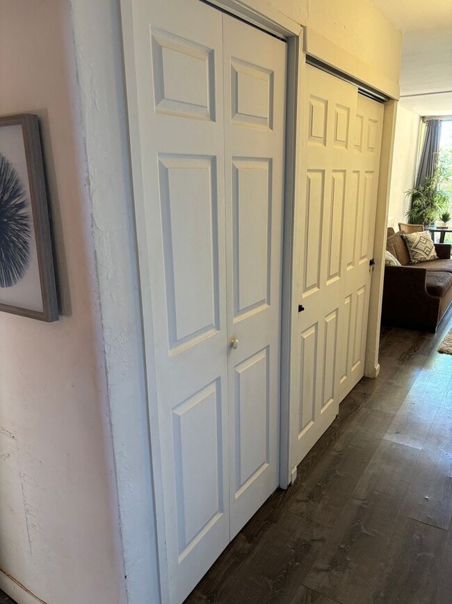 Building Photo - AVAILABLE NOW. Electric included. Furnishe...