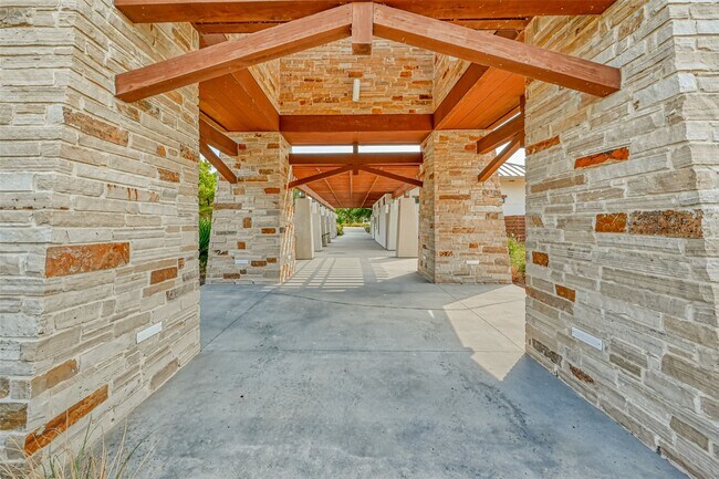 Building Photo - 18118 Van Berkel Ln