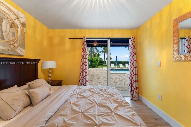 Building Photo - 5025 Collins Ave