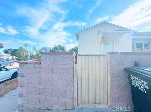 Building Photo - 637 W Floral Dr