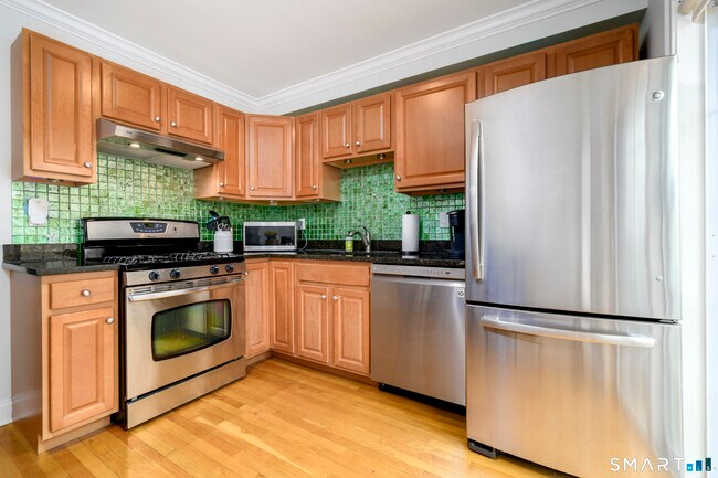 Building Photo - 85 Camp Ave