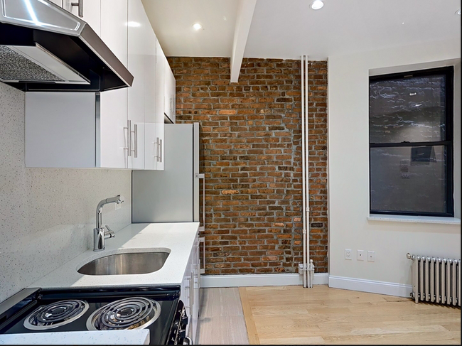 Building Photo - 10 Stanton St