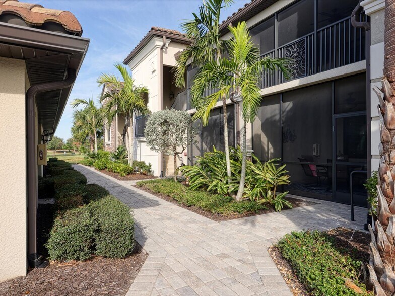 Building Photo - 5558 Palmer Cir