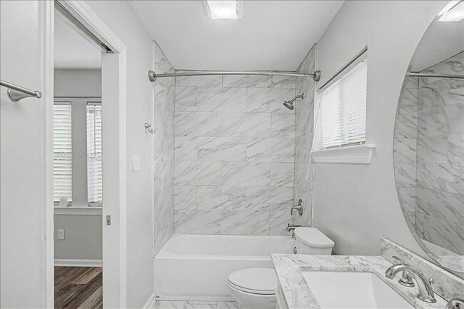 Building Photo - 2204 Mason Dr