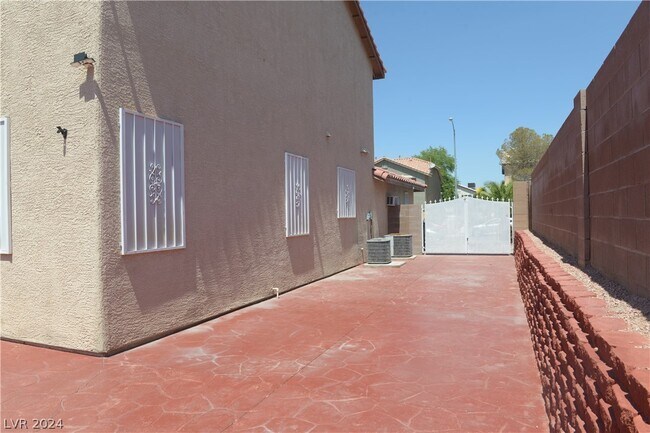 Building Photo - 6527 Tulip Garden Dr