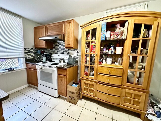 Building Photo - 335 Lawn St