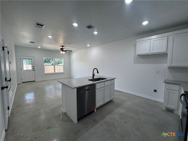 Building Photo - 209 Elbert Ln