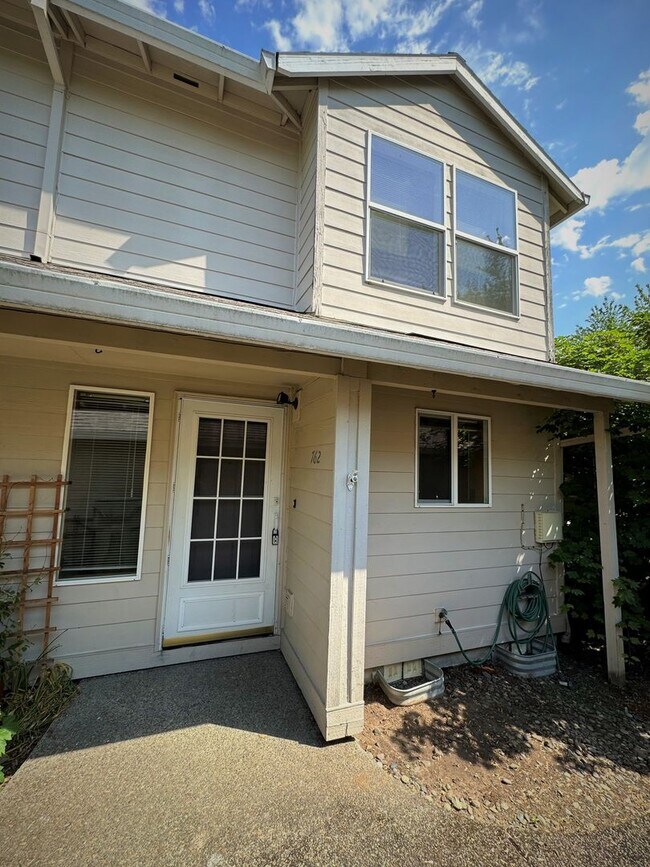 Building Photo - 762 SW 206th Pl