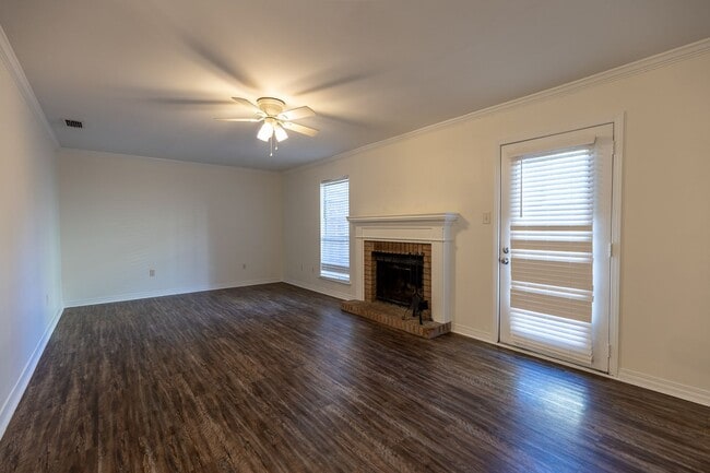 Building Photo - 3/2 Townhouse near USA! GATED! Students Welcome!