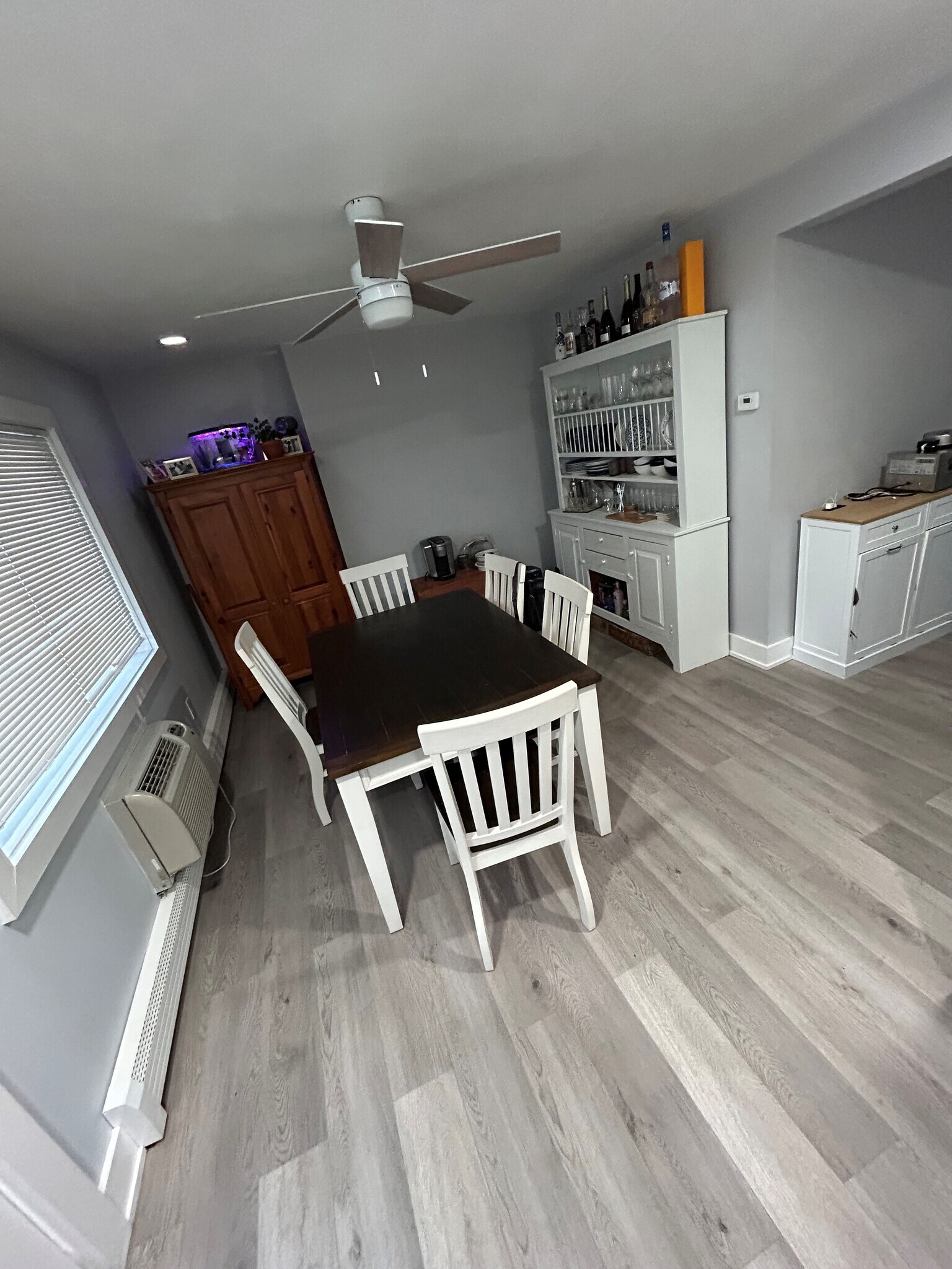 Building Photo - 62 Canoe Place Rd