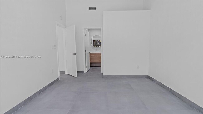 Building Photo - 15533 N Miami Lakeway