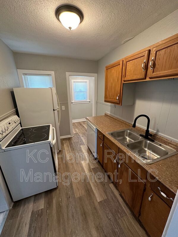 Building Photo - 3708 E 72nd St