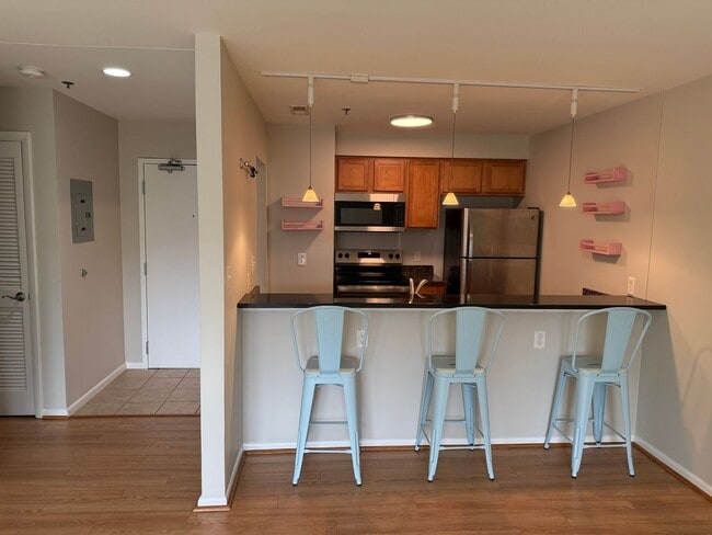 Building Photo - BEACH CONDO