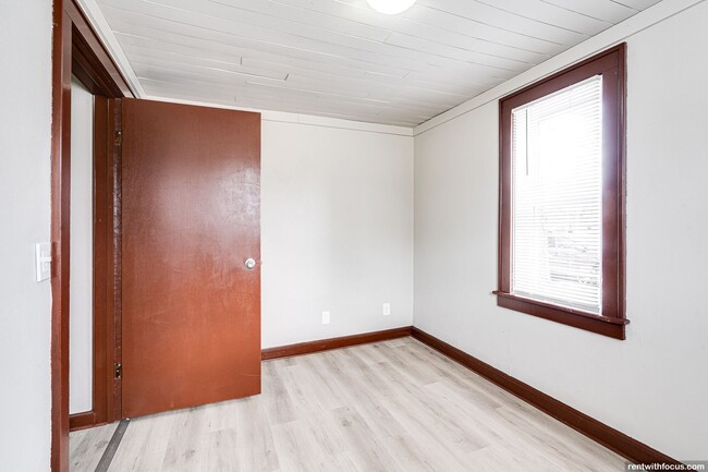 Building Photo - 313 E Murray Ave