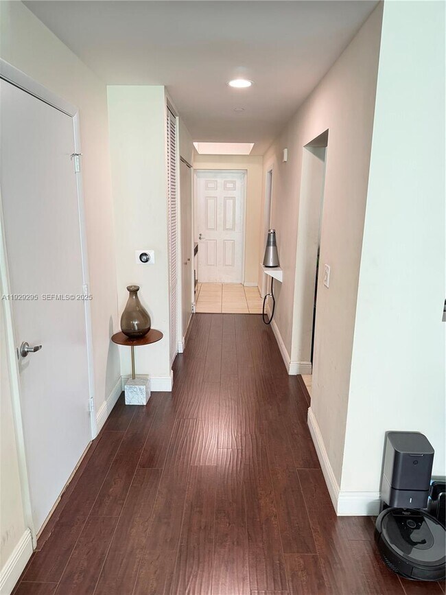 Building Photo - 3340 NE 190th St