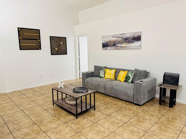 Shared Living room - 536 Cheshire Way