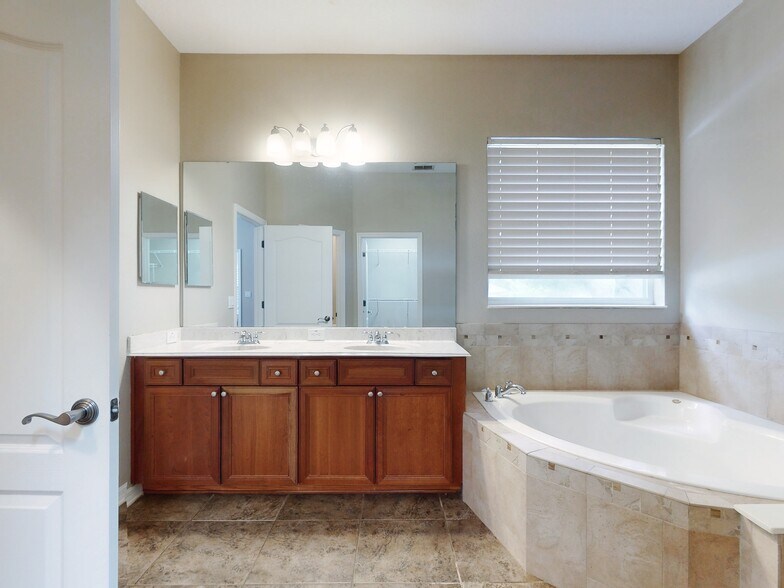 Building Photo - 610 Victoria Hills Dr