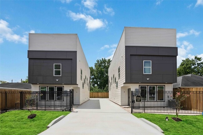 Building Photo - 4214 Larkspur St