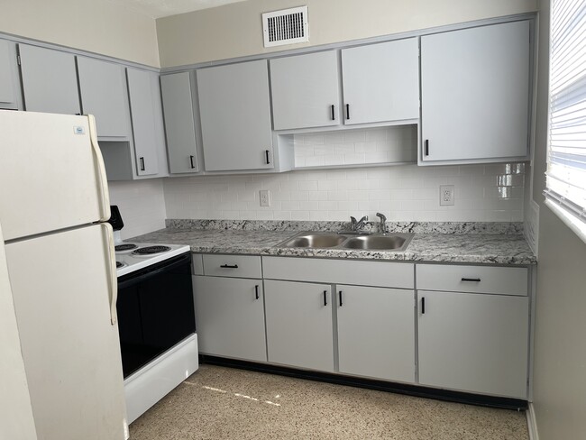 Building Photo - 2909 Collier Ave