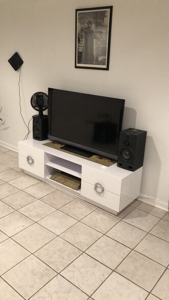 Building Photo - 9022 70th Dr