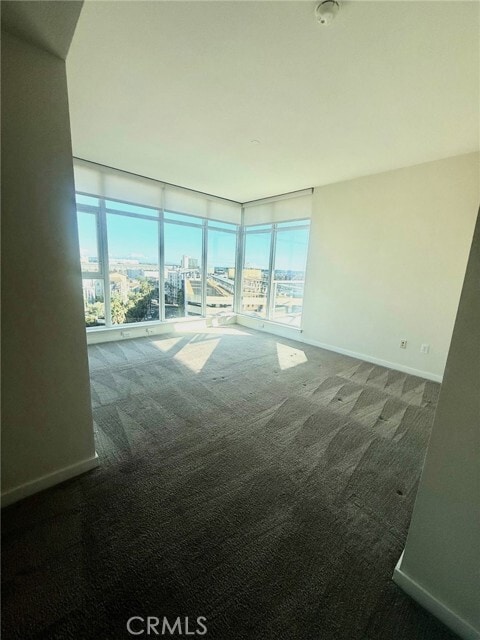 Building Photo - 411 W Seaside Way