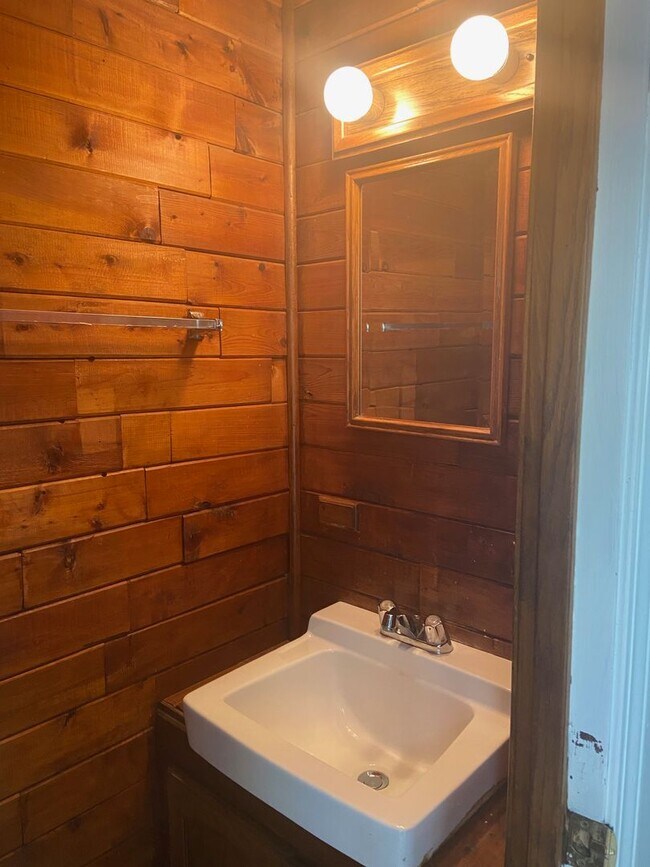 Building Photo - 2BD/ 2.5BA Townhouse near Town Center! Was...