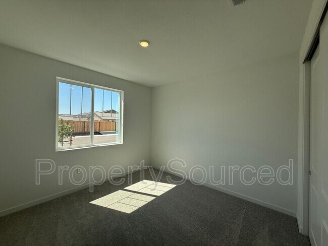 Building Photo - 1788 Shingle Ave