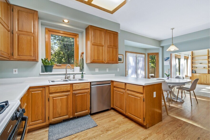 Building Photo - 3761 Bromley Dr