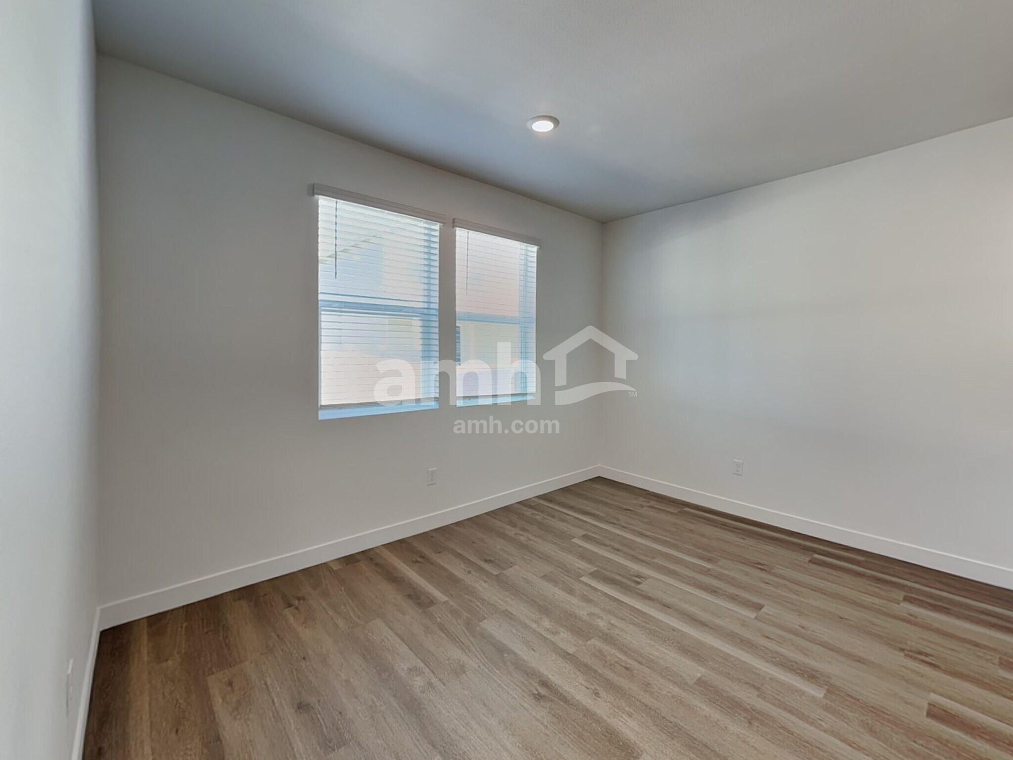 Building Photo - 4847 85th Dr NE