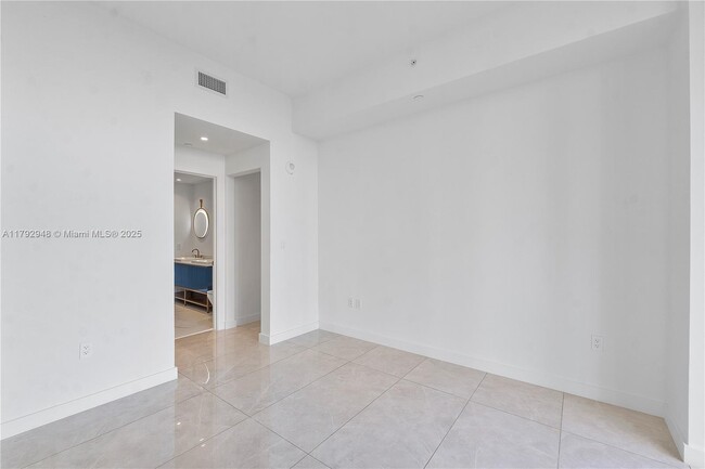 Building Photo - 2678 Tigertail Ave