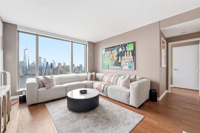 Building Photo - 99 Hudson St